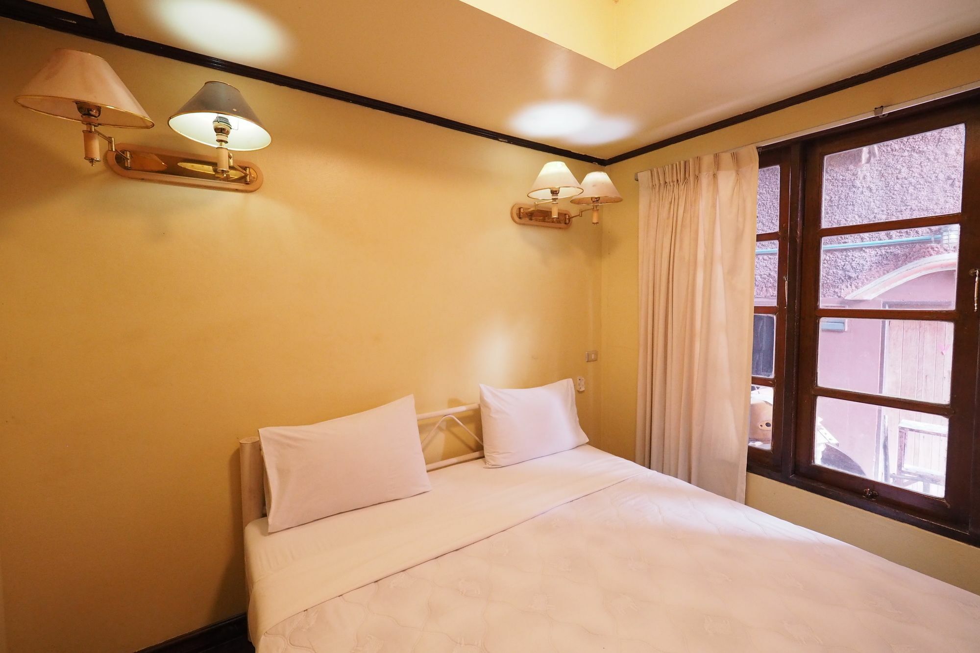 Brickhouse Ayutthaya Guesthouse Est 1986 Exterior photo