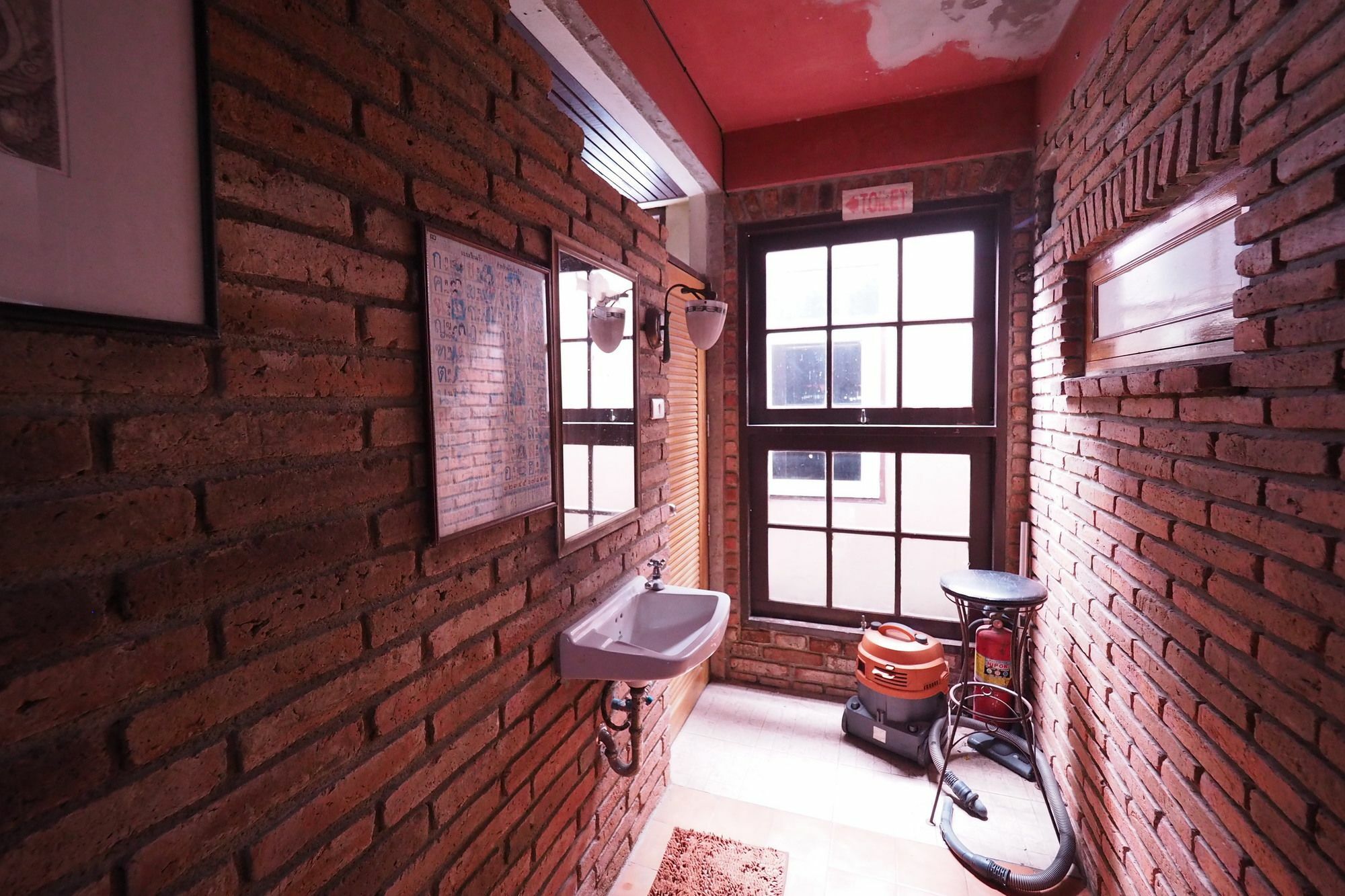 Brickhouse Ayutthaya Guesthouse Est 1986 Exterior photo